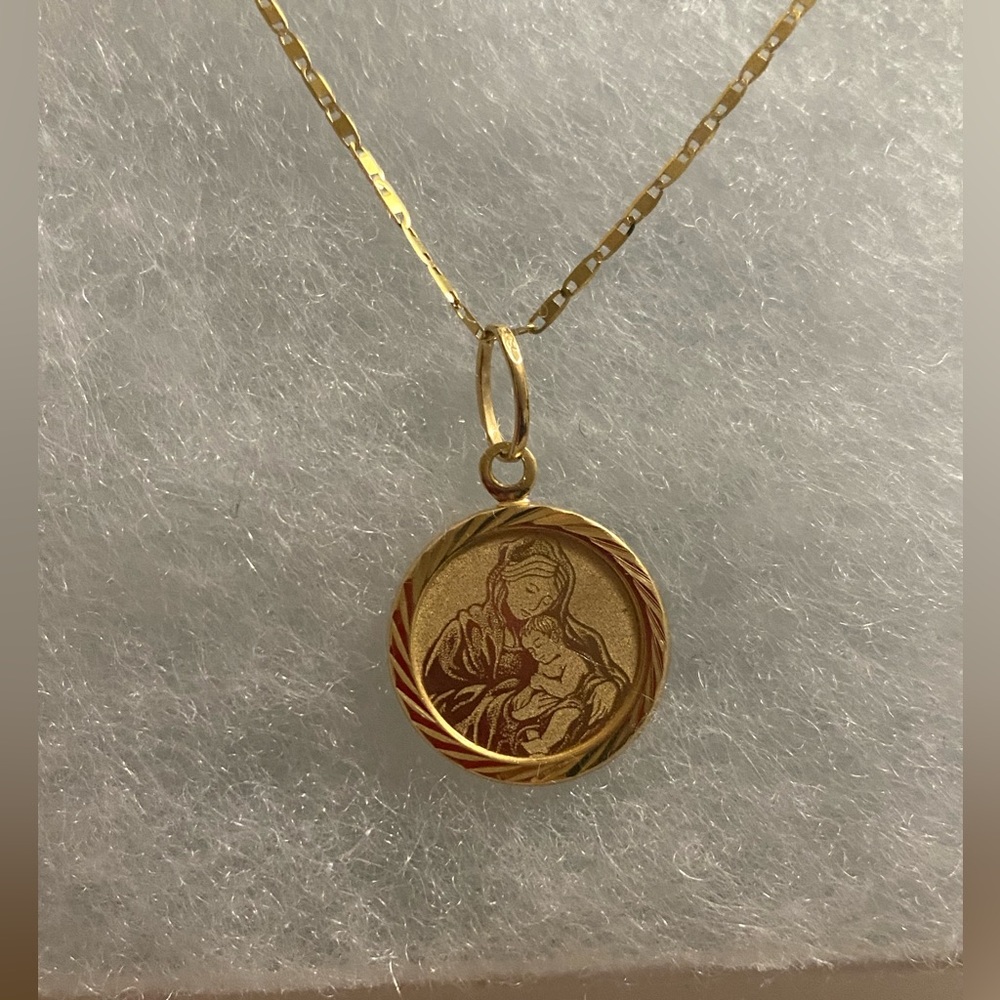 Love of a mother 18k Real saudi gold